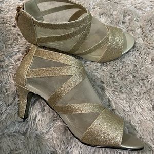 Easy Street Dazzle Women’s Pump
